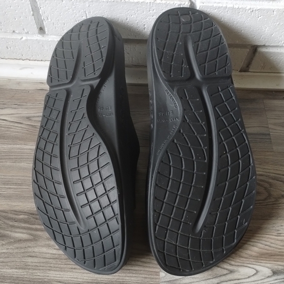 OOFOS Ooahh Black Slide Sandals Unisex Men's 13 Women's 15 - Picture 3 of 4